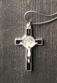 Benedictus kruisje met koord | zwart