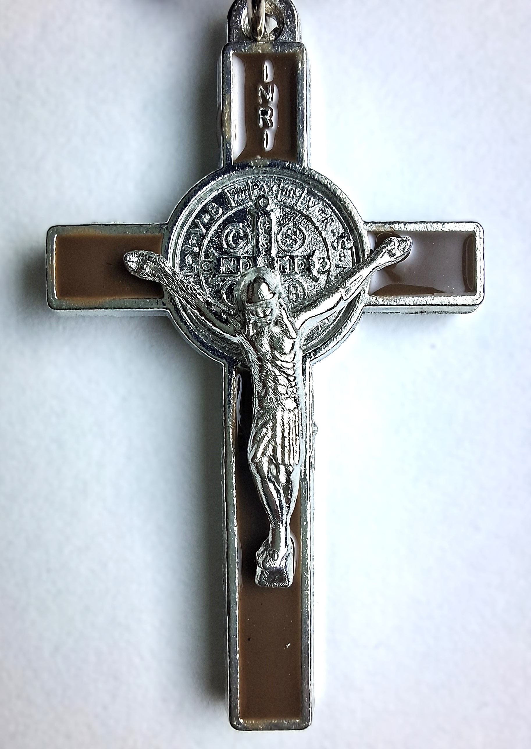 Benedictus kruis op koord | meerdere kleuren