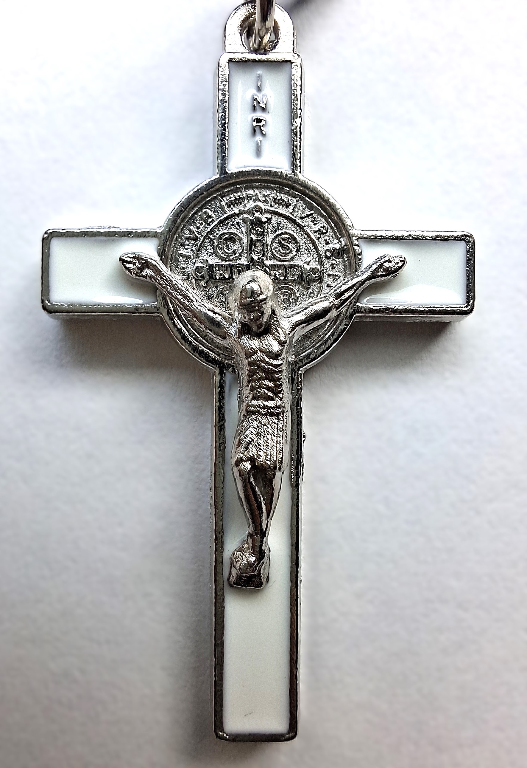 Benedictus kruis op koord | meerdere kleuren