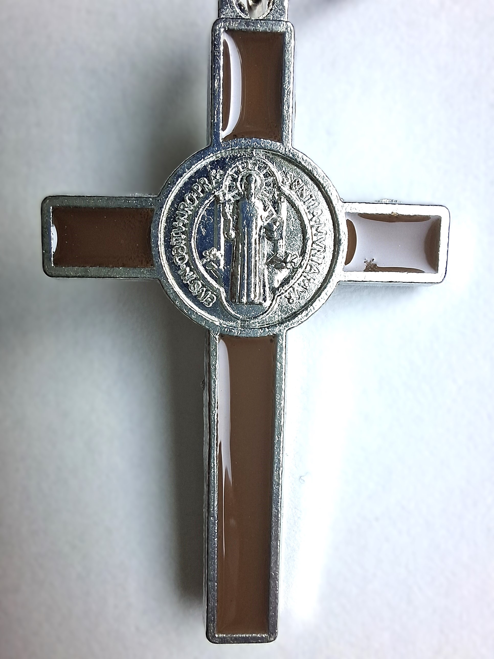 Benedictus kruis op koord | meerdere kleuren