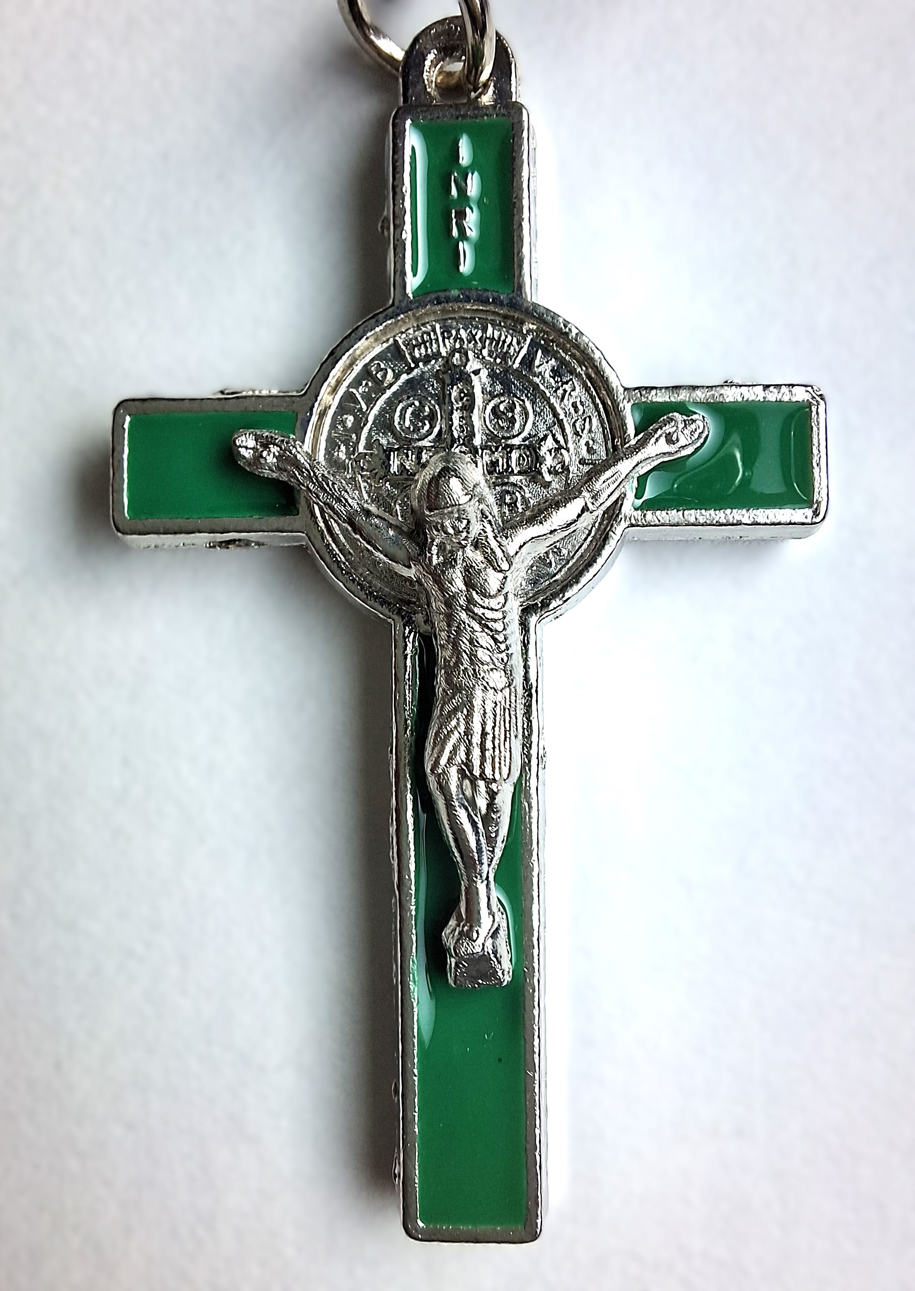 Benedictus kruis op koord | meerdere kleuren