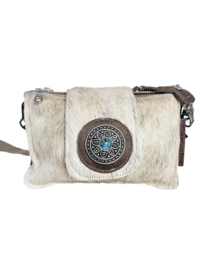 Moonmist Koeienhuid Shiva double bag met turquoise steen