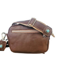 Almond Koeienhuid Karma met turquoise steen