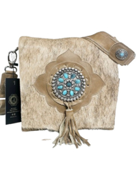 Sandrift koeienhuid tas Shiva met turquoise steen.