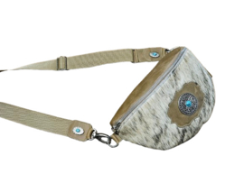 Cinder Koeienhuid Buidelriem met turquoise steen