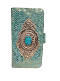 iPhone 13 Gold Turquoise Snake hoesje met een turquoise steen (Venus Limited Edition)