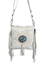 Nebula Koeienhuid Dewi met franjes en turquoise steen