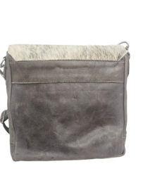 Dusty Beige Koeienhuid tas Shiva met Ivory steen.