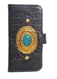 iPhone 15 Plus Zwart lederen croco hoesje met een turquoise steen (Limited Gold Edition)