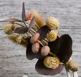 Houten Naamhoepel met droogbloemen eucalyptus/roze/beige en eigen tekst