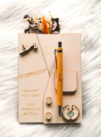 Houten 3D kaart Kraamtopper met Bamboo pen voorzien van naam