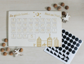 Sinterklaas houten aftelkalender + stickervel zie ginds komt...