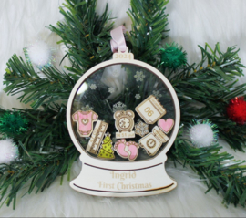 Houten ornament Snow globe Baby's First Christmas roze met naam