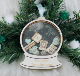 Houten ornament Snowglobe Baby's First Christmas blauw met naam