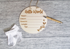 Houten muurhanger Hello World met Bamboe pen en sokjes