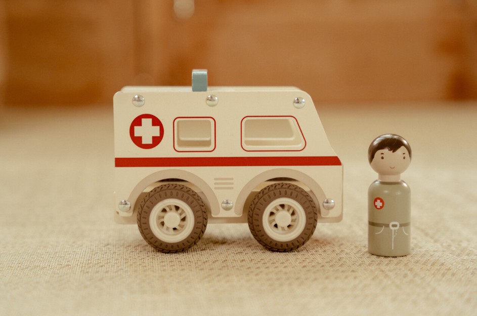 Little Dutch houten Ambulance met of zonder naam