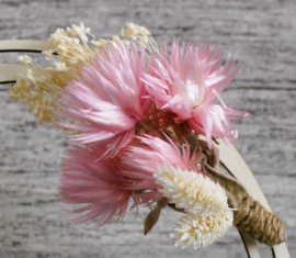 Houten Naamcirkel met droogbloemen roze / wit en eigen tekst