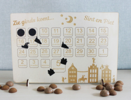 Sinterklaas houten aftelkalender + stickervel zie ginds komt...