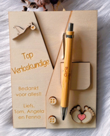 Houten 3D kaart Top Verloskundige met Bamboo pen voorzien van naam