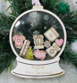 Houten ornament Snow globe Baby's First Christmas roze met naam