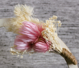 Houten Naamcirkel met droogbloemen roze / wit en eigen tekst