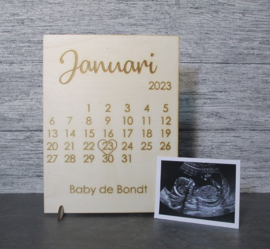 Houten zwangerschapsaankondiging kalender