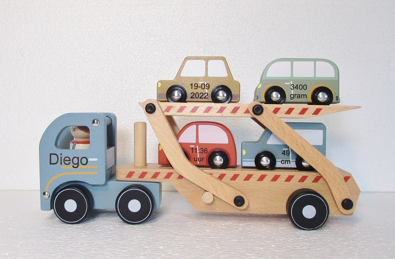 lucht Autorisatie Geschiktheid Little Dutch houten Truck met of zonder geboortegegevens | Houten speelgoed  | Leukste kraamcadeaus
