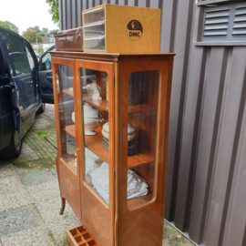 Mooie brocante vitrinekast