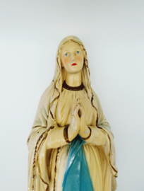 Groot beeld van Heilige Maria