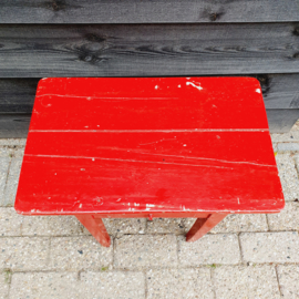 Mooi, brocante, rood tafeltje