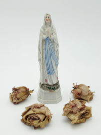 Mariabeeldje van porselein