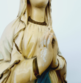 Groot beeld van Heilige Maria