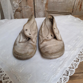 Oude witte schoentjes