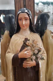 Mooi groot beeld van Heilige Rita