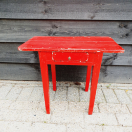 Mooi, brocante, rood tafeltje