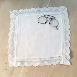 oud zakdoekje met damast  inleg (5)