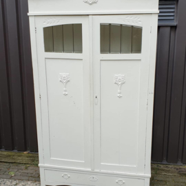 Mooie witte kast