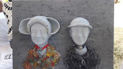 Schilderij zeeuws echtpaar in brons en cementkleur