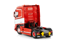 C. WEIJ INTERTRANS; DAF XG 4X2