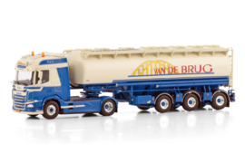 Van de Brug Elspeet; DAF XF SH WITH SKY LIGHTS 4X2 ANIMALFEED BULK TRAILER - 3 AXLE