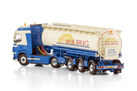 Van de Brug Elspeet; DAF XF SH WITH SKY LIGHTS 4X2 ANIMALFEED BULK TRAILER - 3 AXLE