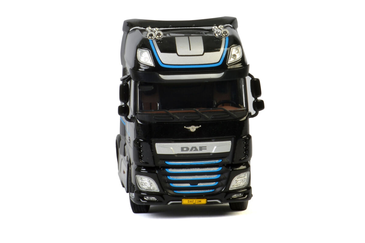 Premium Line; DAF XF SUPER SPACE CAB MY2017 4X2