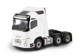 White Line; VOLVO FH AERO GLOBETROTTER 6X2 TWIN STEER