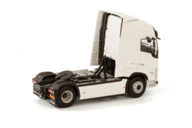 WHITE LINE; VOLVO FH5 GLOBETROTTER XL 4X2