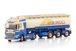 Van de Brug Elspeet; DAF XF SH WITH SKY LIGHTS 4X2 ANIMALFEED BULK TRAILER - 3 AXLE