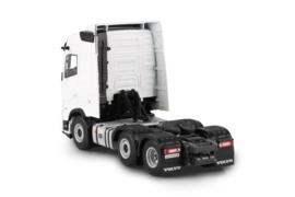 White Line; VOLVO FH AERO GLOBETROTTER 6X2 TWIN STEER