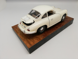 Porsche 356B Coupe (1961) wit luxe edition.