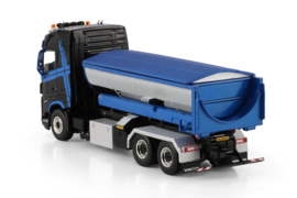 Premium Line; VOLVO FH5 GLOBETROTTER RIGED TRUCK WITH HOOKLIFT SYSTEM 6X4 + ASPHALT CONTAINER