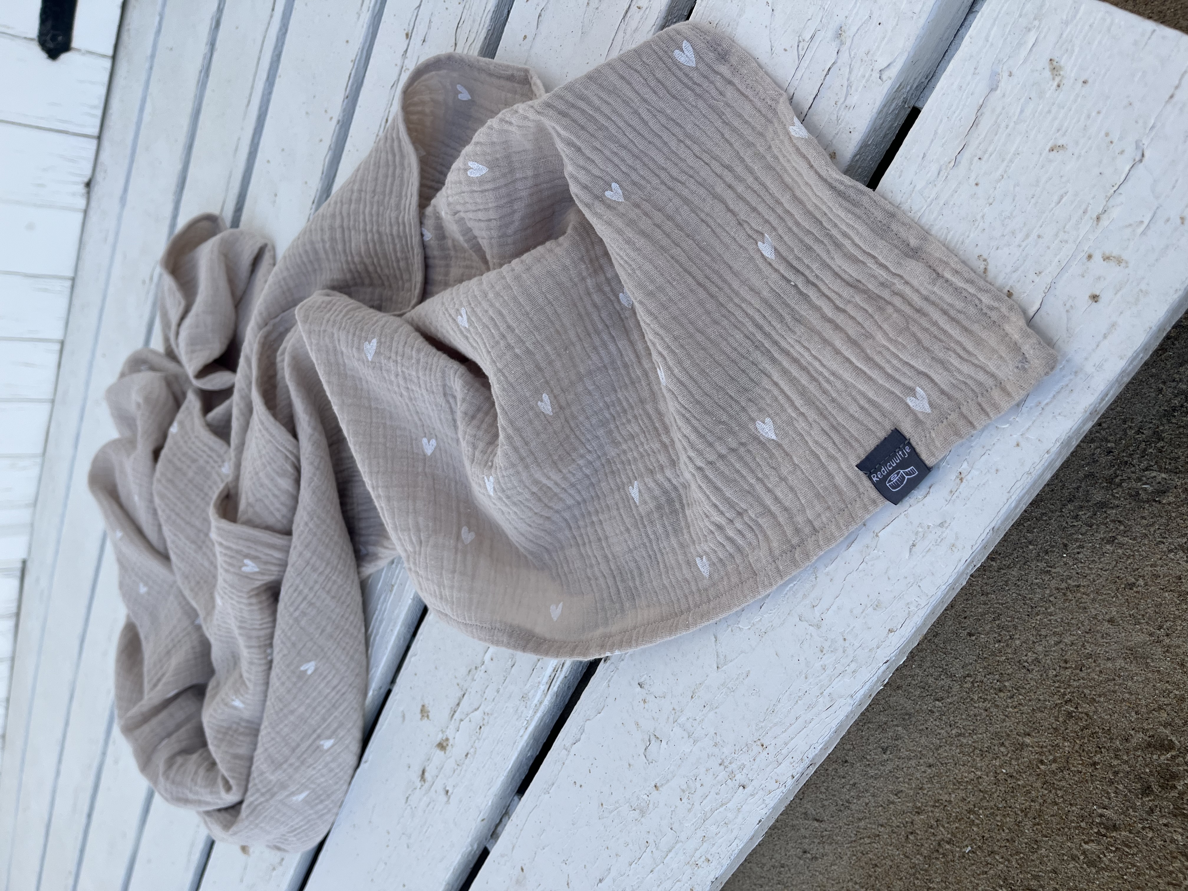 Beach swaddle | HEARTS