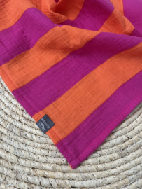Beach swaddle| STREEP ORANJE FUCHSIA